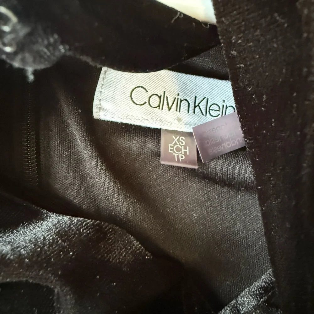 Calvin Klein Womens Sheath Dress XS  Black Velvet Mock Neck Short Sleeve Midi - Picture 6 of 6